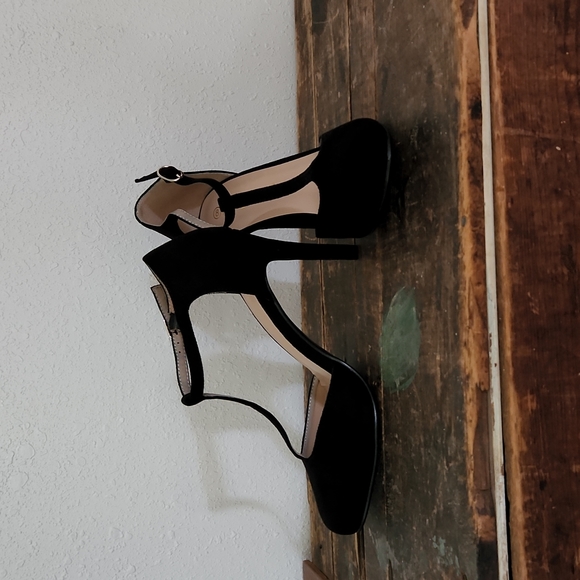 Heels - Picture 3 of 4